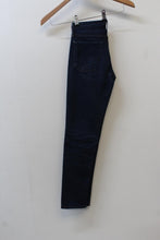 Load image into Gallery viewer, EARNEST SEWN Ladies Blue Zip Fly Cotton Blend Cropped Denim Jeans W24 L27