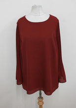 Load image into Gallery viewer, HOBBS Ladies Burgundy Crew Neck Bell 3/4 Sleeved Relaxed Juliana Top UK12 NEW