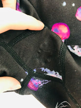 Load image into Gallery viewer, Sweaty Betty Women’s Jellyfish Print Shorts | XS UK6-8 | Black