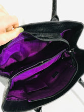 Load image into Gallery viewer, Osprey Women's Leather Croc Shoulder Bag | M UK10-12 | Black