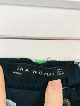 Load image into Gallery viewer, Zara Women’s Floral Wide Leg Culottes Trousers | L | Dark Navy