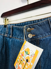 Load image into Gallery viewer, Lucy & Yak Women's High Waist Boyfriend Jeans NWT | W32/ L30 | Blue