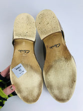 Load image into Gallery viewer, Clarks Women's Metallic Cutout Flats Shoes | UK6 | Beige