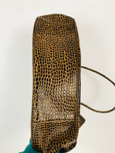 Load image into Gallery viewer, Longchamp Women’s Leather Shoulder Bag Handbag | Medium | Brown