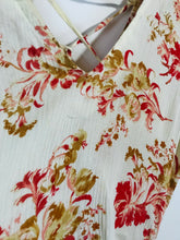 Load image into Gallery viewer, Flynn Skye Women's Floral Crop Blouse | M UK10-12 | Beige