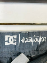 Load image into Gallery viewer, DC Men's Cotton Straight Jeans | W30 | Grey