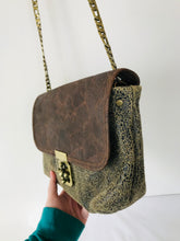 Load image into Gallery viewer, Etui London Women’s Leather Shoulder Crossbody Bag | Small | Brown