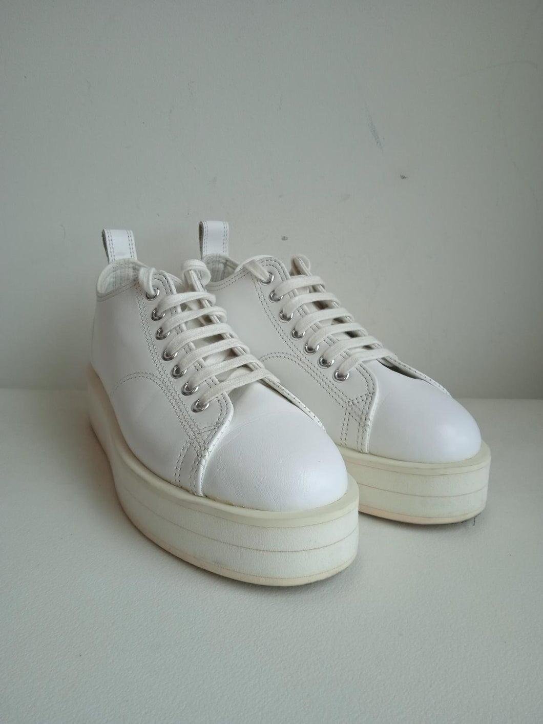 COMME DES GARCONS Ladies White Leather Lace-Up Low Top Trainers Approx. UK4