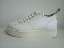 Load image into Gallery viewer, COMME DES GARCONS Ladies White Leather Lace-Up Low Top Trainers Approx. UK4
