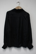 Load image into Gallery viewer, ALICE  OLIVIA Ladies Black Silk Blend Satin Elastic Cuff Blouse Shirt Size S

