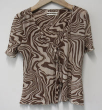 Load image into Gallery viewer, ANTHROPOLOGIE Ladies Brown Plisse Wave Print Short Sleeve Tie Front Top M
