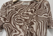 Load image into Gallery viewer, ANTHROPOLOGIE Ladies Brown Plisse Wave Print Short Sleeve Tie Front Top M
