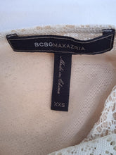 Load image into Gallery viewer, BCBGMAXMARA Ladies Beige Floral Patchwork Lace Short Sleeve Karine Top XXS
