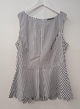 Load image into Gallery viewer, BANANA REPUBLIC Ladies Grey White Striped Sleeveless Scallop Hem Blouse Top 6/S
