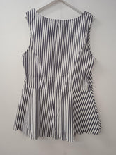 Load image into Gallery viewer, BANANA REPUBLIC Ladies Grey White Striped Sleeveless Scallop Hem Blouse Top 6/S
