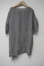 Load image into Gallery viewer, OKISHI Ladies Black &amp; White Check Print Asymmetric Front Tie Waist Top UK16

