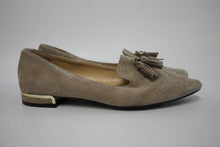 Load image into Gallery viewer, VINCE CAMUTO Ladies Camel Brown Suede VP-Rizell Tassel Loafers US7.5 UK5.5
