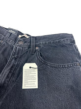 Load image into Gallery viewer, LEVIS 80s Mom Boyfriend Jeans High Waist Core Cotton Black 25 RRP115 BNWT
