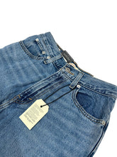 Load image into Gallery viewer, LEVIS High Rise 80s Mom Cotton Denim Boyfriend Cut Blue Jeans W25 NEW RRP 115
