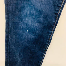 Load image into Gallery viewer, J BRAND Blue Ladies Pure Classic Wash Skinny Leg Jeans Size W31 L28
