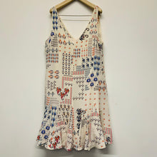 Load image into Gallery viewer, CLUB MONACO White Ladies Fit &amp; Flare V-neck Sleeveless Dress Size M
