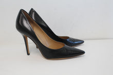 Load image into Gallery viewer, SALVATORE FERRAGAMO Ladies Black Leather Pointed Toe Court Shoes US7.5 UK5
