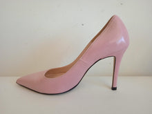 Load image into Gallery viewer, PRETTY SMALL SHOES Ladies Pink Leather Pointed Toe Pump Shoes Size EU34 UK2
