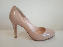 Load image into Gallery viewer, PRETTY SMALL SHOES Ladies Beige Patent Leather Round Toe Pump Shoes EU35 UK3
