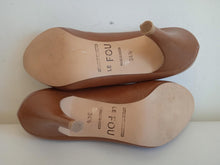 Load image into Gallery viewer, PRETTY SMALL SHOES Ladies Brown Leather Le Fou Round Toe Pump Shoes EU34.5 UK2.5
