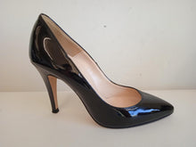 Load image into Gallery viewer, PRETTY SMALL SHOES Ladies Black Patent Leather Le Fou Pump Shoes EU34.5 UK2.5
