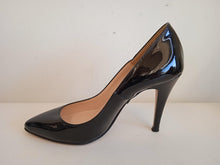 Load image into Gallery viewer, PRETTY SMALL SHOES Ladies Black Patent Leather Le Fou Pump Shoes EU34.5 UK2.5
