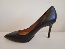 Load image into Gallery viewer, HUGO BOSS Ladies Black Leather Pointed Toe Stiletto Pump Shoes Size EU35 UK2
