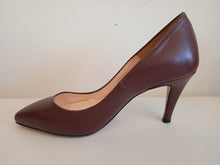 Load image into Gallery viewer, PRETTY SMALL SHOES Ladies Maroon Red Pointed Toe Stiletoo Pump Shoes Size UK2.5
