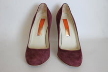 Load image into Gallery viewer, RUPERT SANDERSON Ladies Burgundy Suede Heeled Round Toe Pumps Shoes UK3.5 EU36.5
