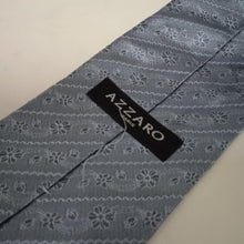 Load image into Gallery viewer, AZZARO Men&#39;s Silver Grey Diagonal Flower Stripe Regular Width Silk Tie
