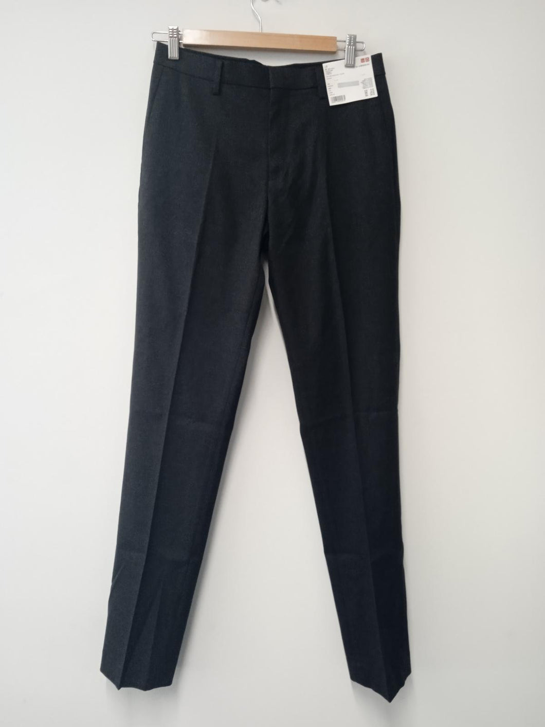 UNIQLO Men's Dark Grey Blue Easy Care Slim Fit Trousers Size UK W29L34 NEW