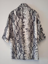 Load image into Gallery viewer, LATTE Ladies White &amp; Black Snake Print Half-Sleeve Overcoat Size IT46 UK14
