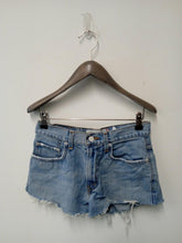 Load image into Gallery viewer, LEVIS Ladies Blue Cotton Denim 5-Pocket Jeans Shorts Size W27L2
