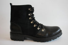 Load image into Gallery viewer, JACK WILLS Ladies Black Leather &amp; Suede Cleated Sole Thorncross Ankle Boots UK7
