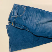 Load image into Gallery viewer, ME Blue Ladies Classic Wash Wide-Leg Ankle Jeans Size UK W31 L32

