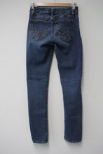 Load image into Gallery viewer, SILVER JEANS CO. Ladies Blue Cotton Blend Avery Straight Leg Jeans W27 L32
