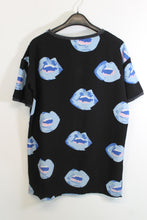 Load image into Gallery viewer, PIPPA LYNN Ladies Black Lips Print Short Sleeve Mini T-Shirt Dress Size M
