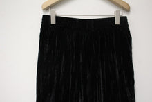 Load image into Gallery viewer, GAP Ladies Black Ribbed Knit Velvet Wide Straight Leg Trousers Size M W30 L28
