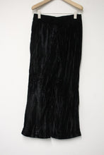 Load image into Gallery viewer, GAP Ladies Black Ribbed Knit Velvet Wide Straight Leg Trousers Size M W30 L28
