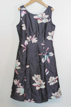Load image into Gallery viewer, JACQUES VERT Ladies Grey Floral Sleeveless Round Neck A-Line Dress EU40 UK12
