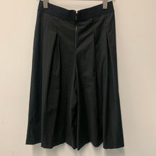 Load image into Gallery viewer, ALICE  OLIVIA Black Ladies Pleated Long Oversized Leg Shorts Size UK 8
