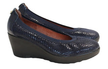 Load image into Gallery viewer, MODA IN PELLE Ladies Navy Blue Snake Print Platform Wedge Court Shoes EU37 UK4

