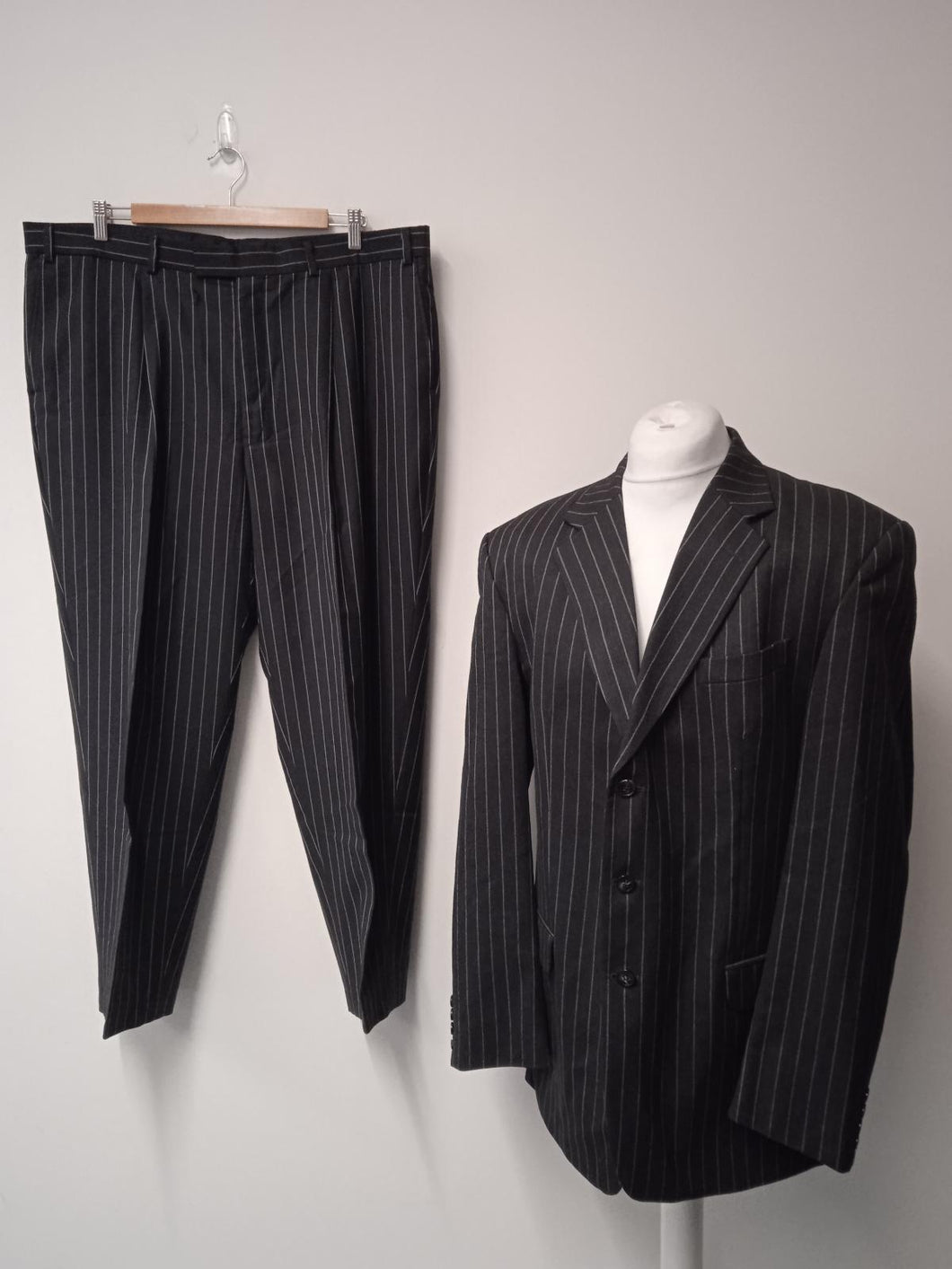SAVOY TAYLORS GUILD Men's Grey Wool Striped Suit Jacket & Trousers Size UK44