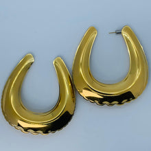 Load image into Gallery viewer, AREA Metallic Retro Style Oversized Horse Shoe Gold Buckle Earring NEW
