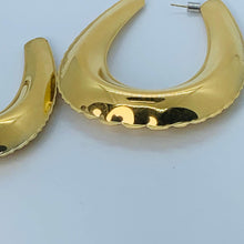 Load image into Gallery viewer, AREA Metallic Retro Style Oversized Horse Shoe Gold Buckle Earring NEW
